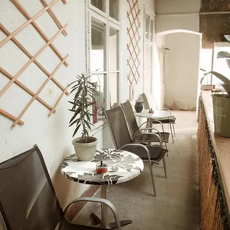 Old Town بيت شباب