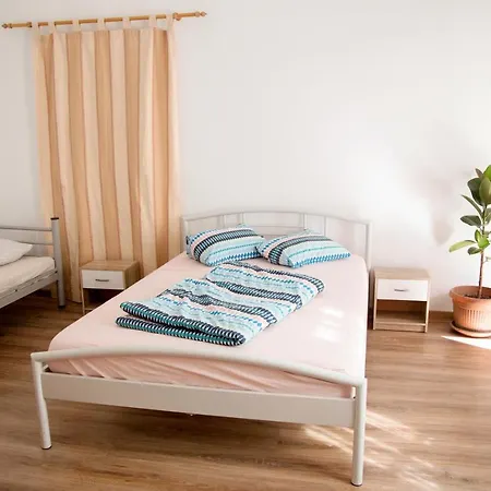 Old Town بيت شباب *