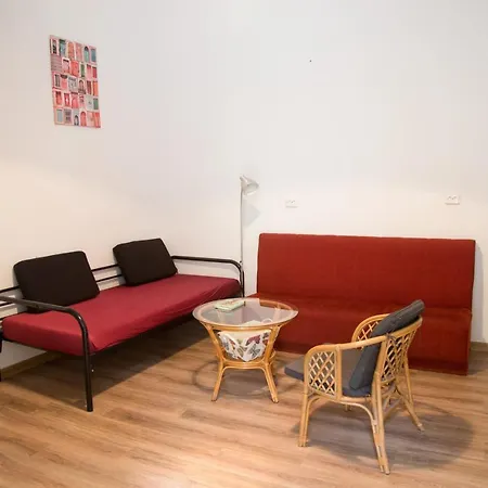 Old Town بيت شباب *